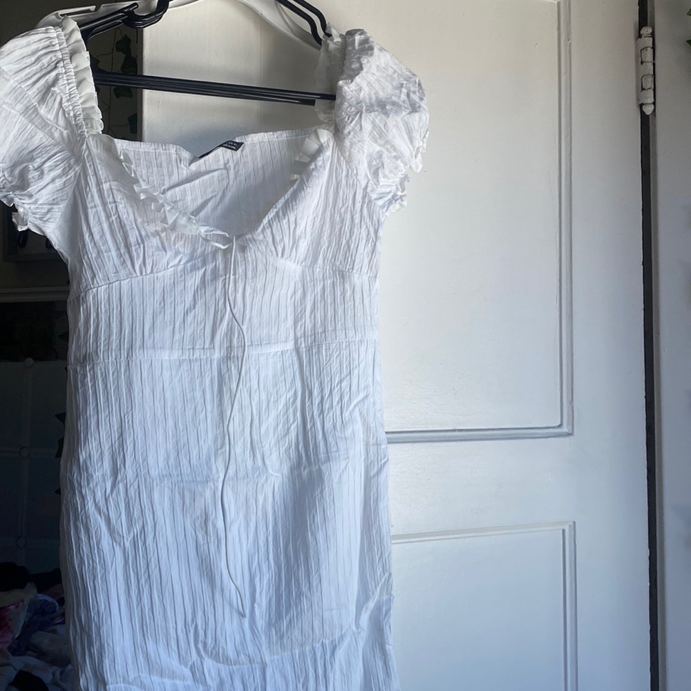Cute short white dress never worn